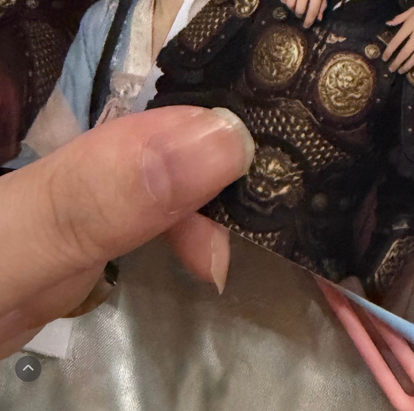 dmnc这指甲是被谁啃了？ 