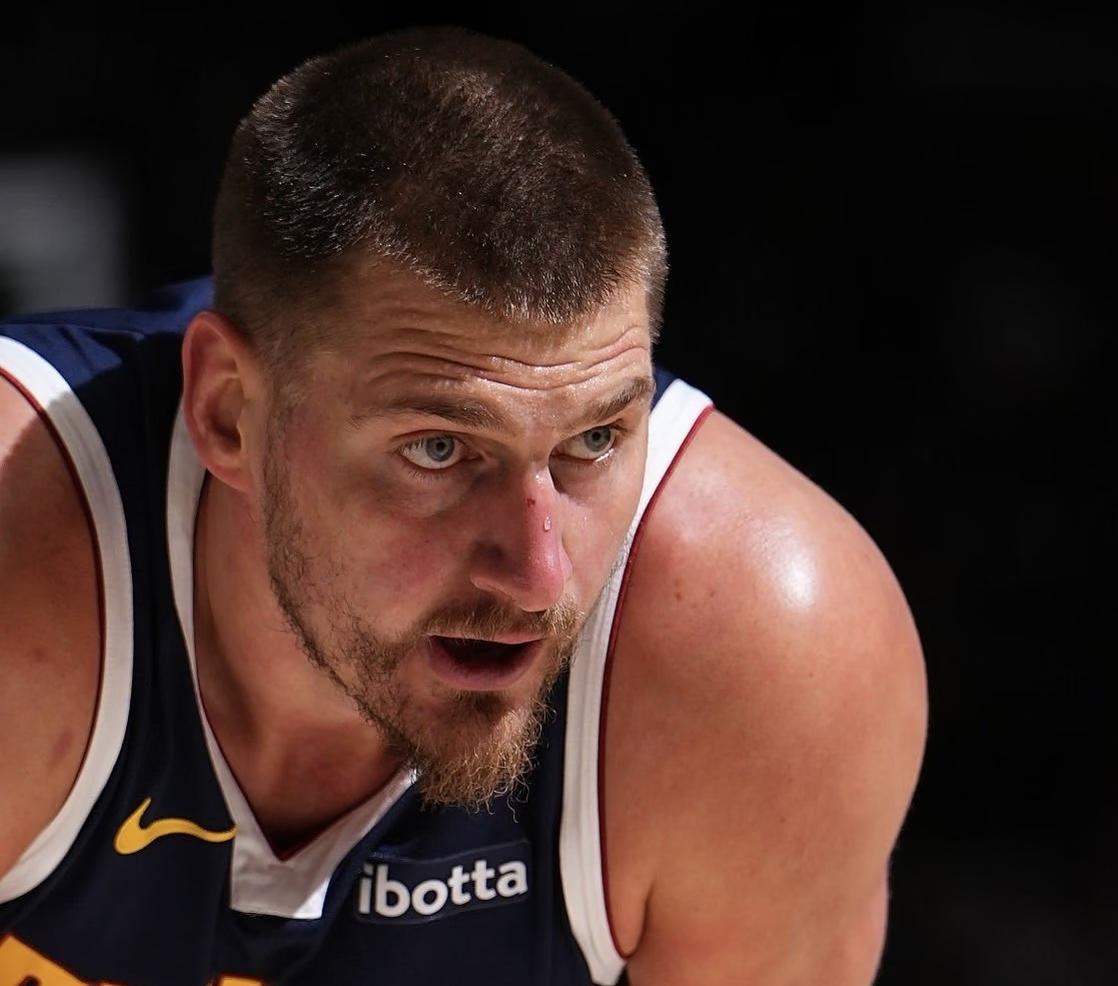 为什么约基奇现在没有统治力？
其实原因很简单，  
不是没技术，也不是没背打，而