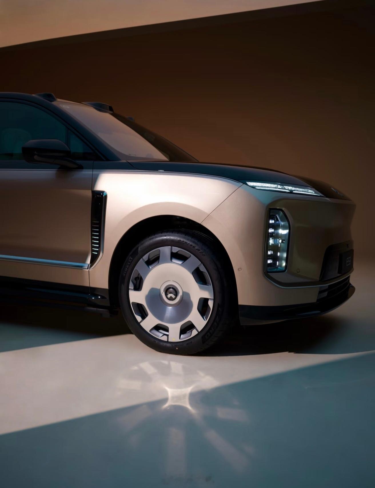 前段时间，庆舍受邀去深度体验了蔚来ES9并录制了体验视频，大家去看了吗？上午看完