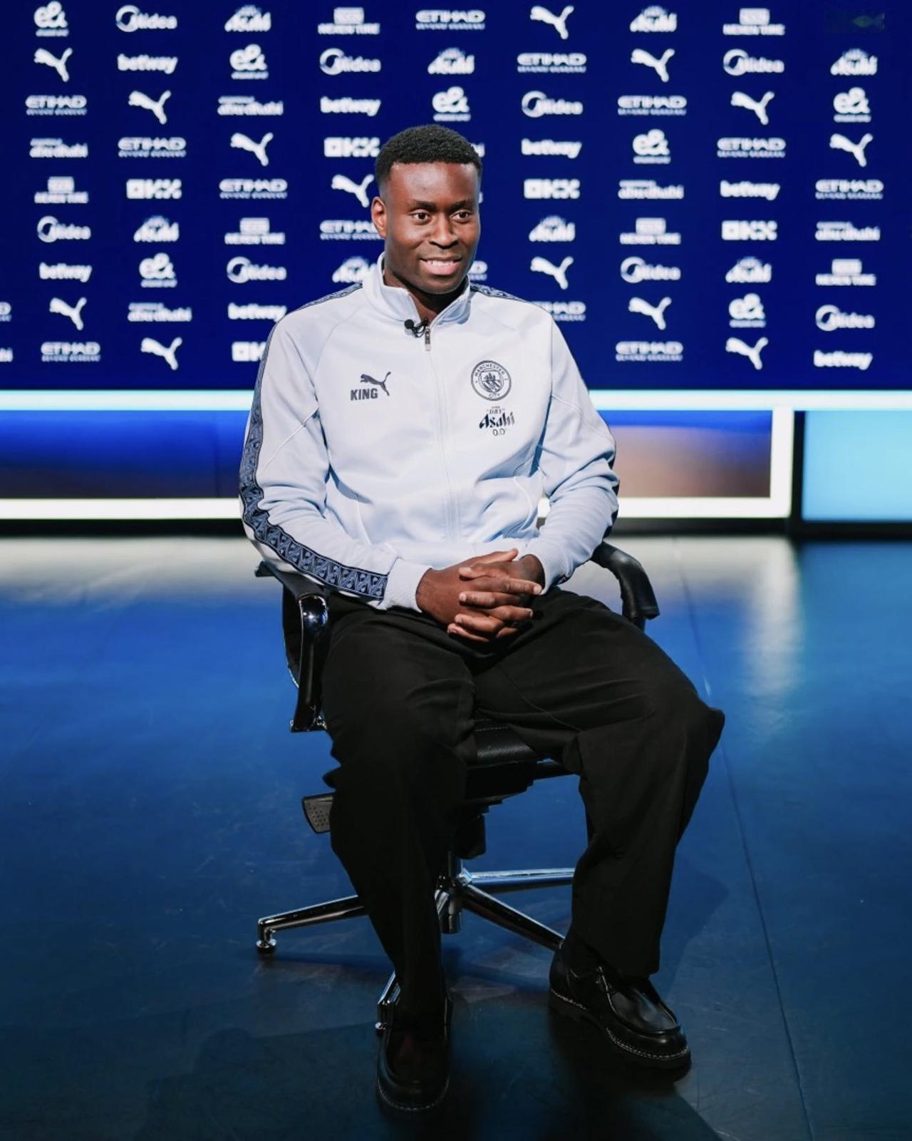 【我来到了英格兰最好的俱乐部】曼城新援格伊：“我非常开心，也无比自豪能成为曼城的