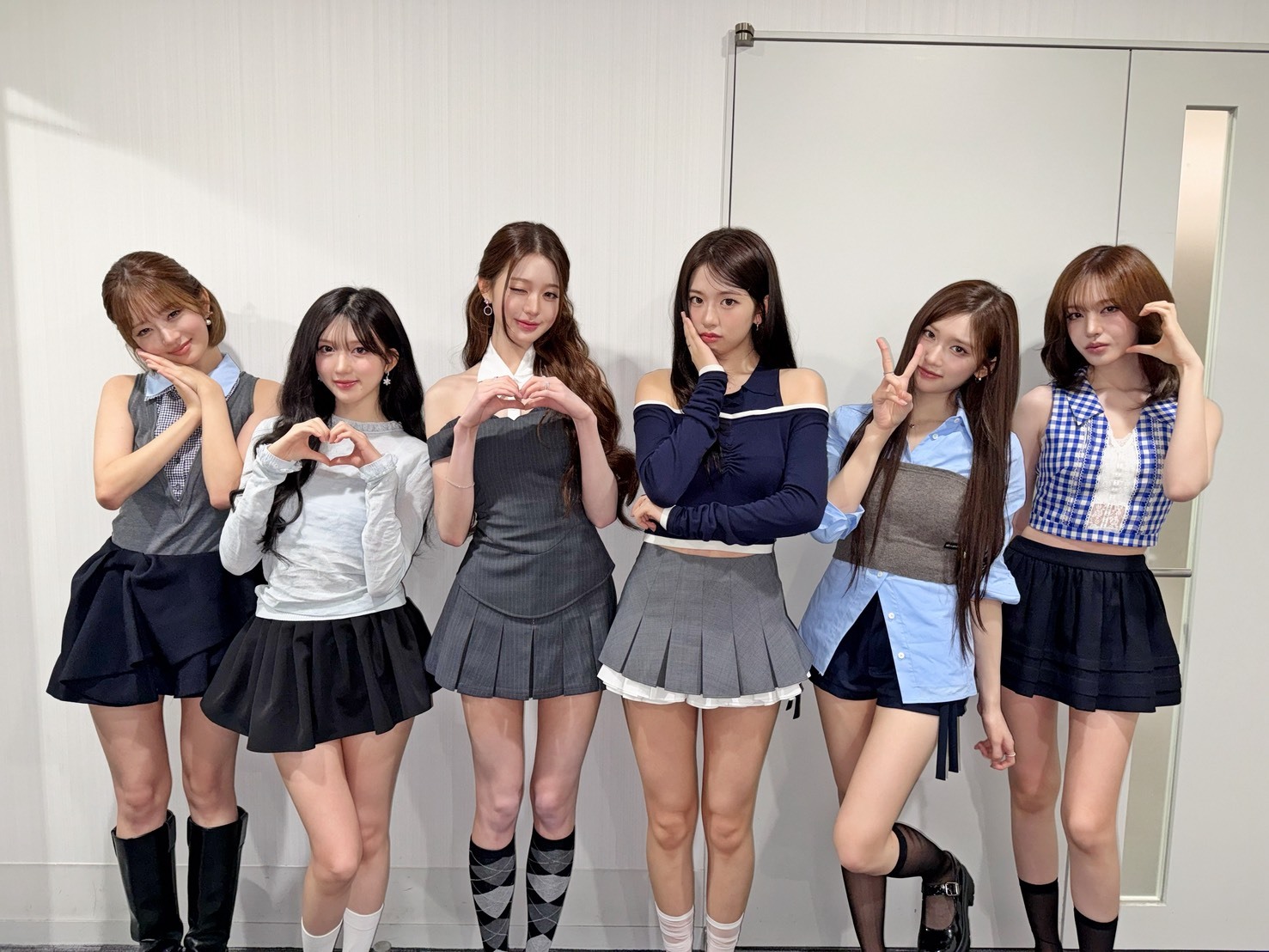 接下来登场的是 IVE 👏请大家多多关注副歌部分的“困困舞”！表演曲目：《LU
