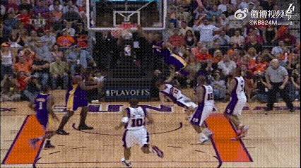 纳什人品好在NBA是出了名的，防守也是特别干净！
以下这一幕但凡纳什想让科比赛季