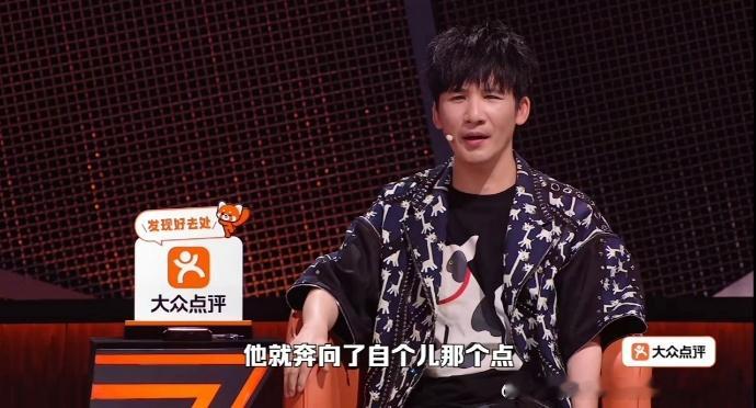 周深对大张伟的话点头如捣蒜脱口秀和ta的朋友们选手TZ的打拼故事引发两位嘉宾共鸣