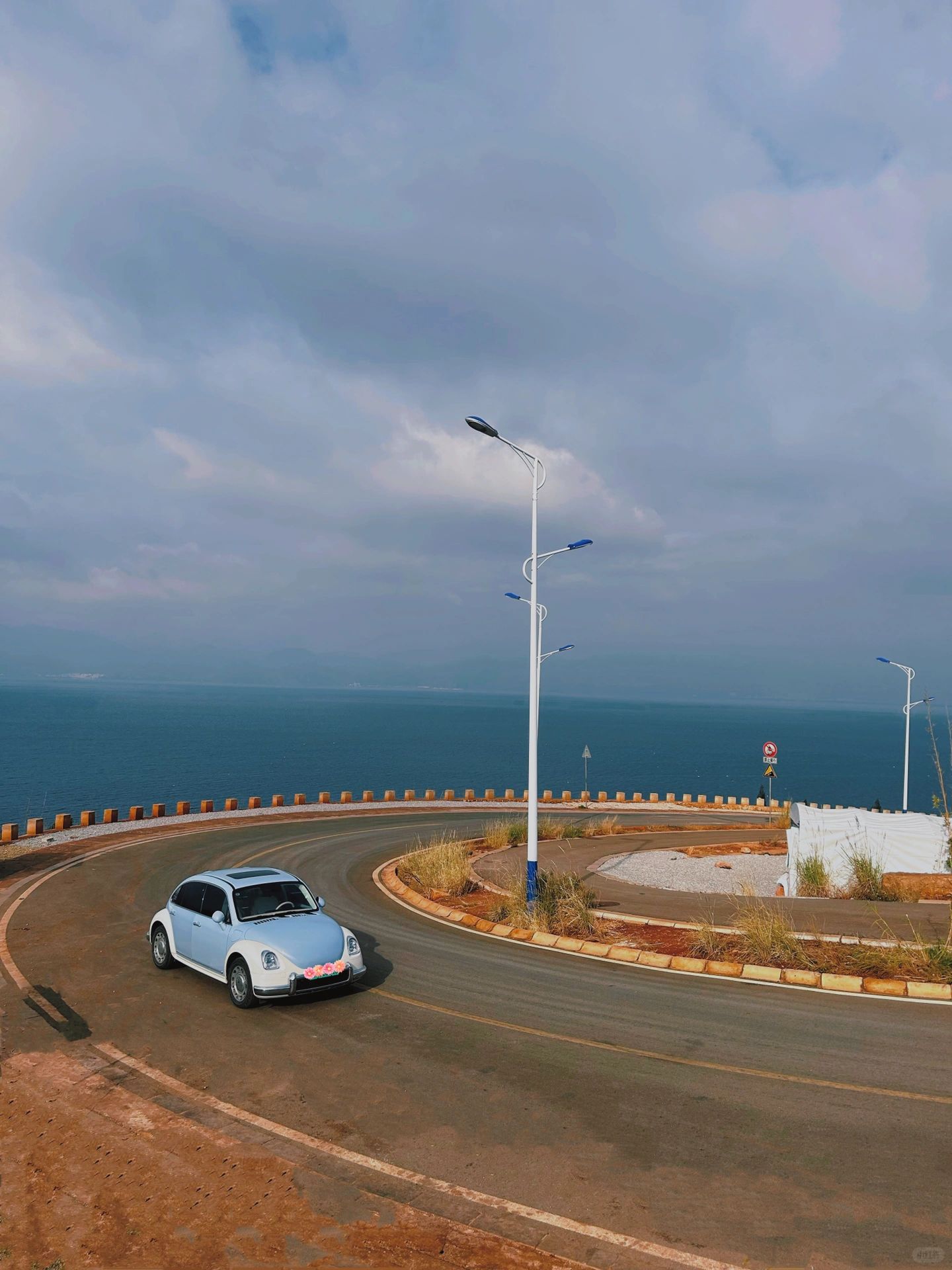 一整个爱上了🚗抚仙湖超美S弯公路