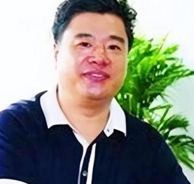2007年，浙江“皮革大王”王敏被父母绑进精神病院，兄弟转移其12亿资产，两天后