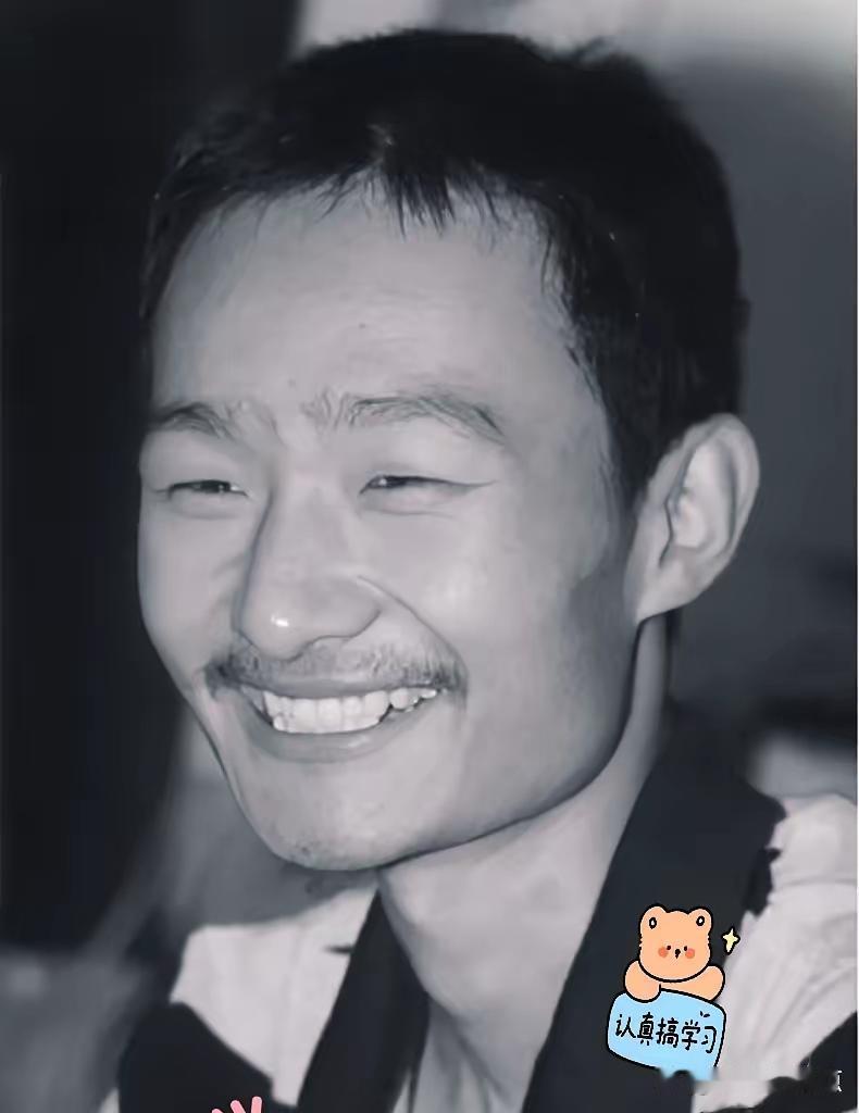 2004年，山东出了个“749分怪才”，离满分只差1分，全省第一，全国轰动。
可