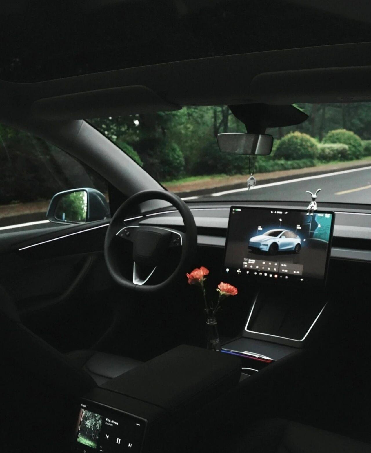 自己喜欢的车就不要问别人好不好有没有和我一样下班回家，总喜欢在车里呆上一会 听着