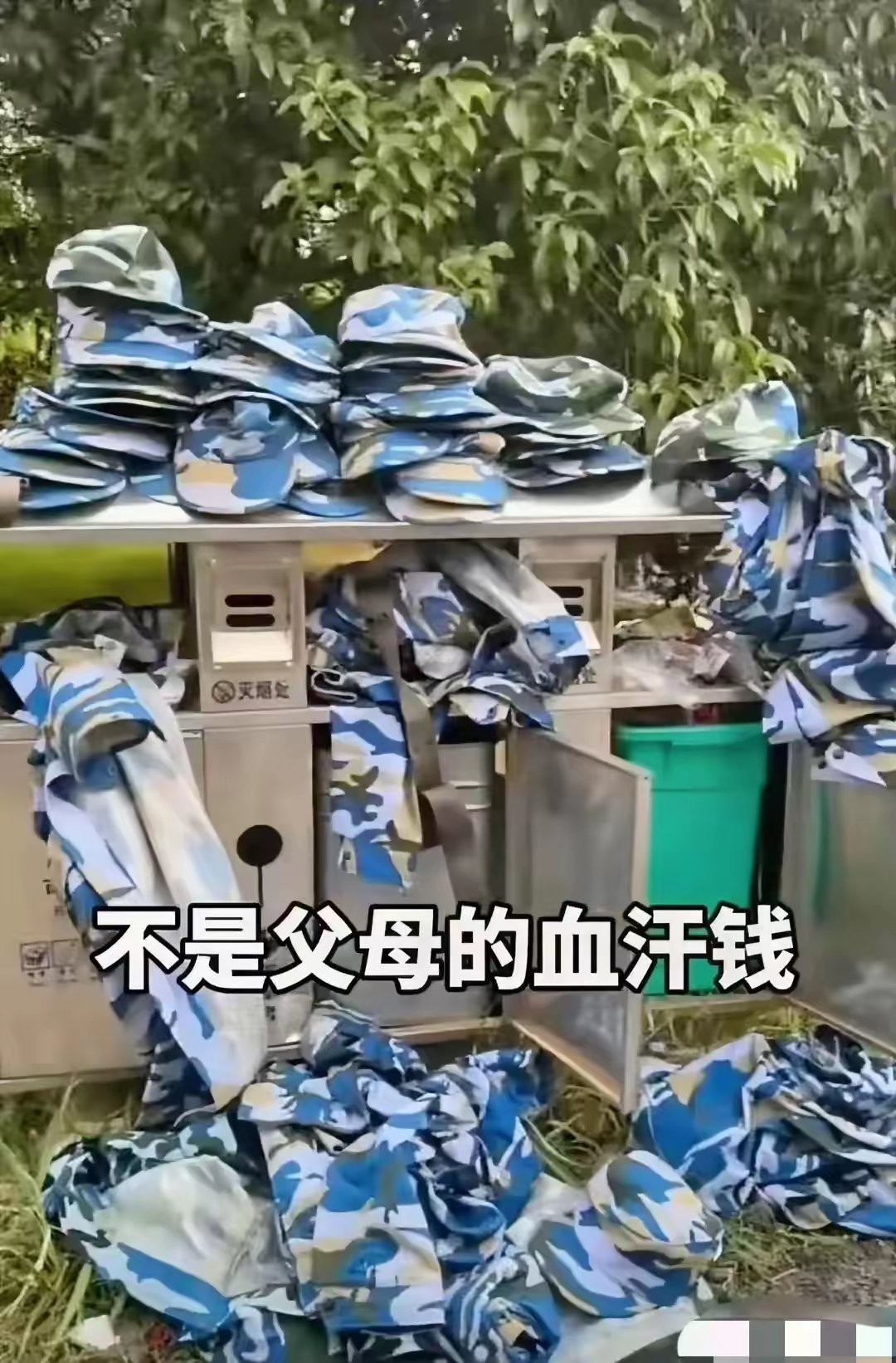 军训已经成为只是一种形式吗？太浪费了 ​​​