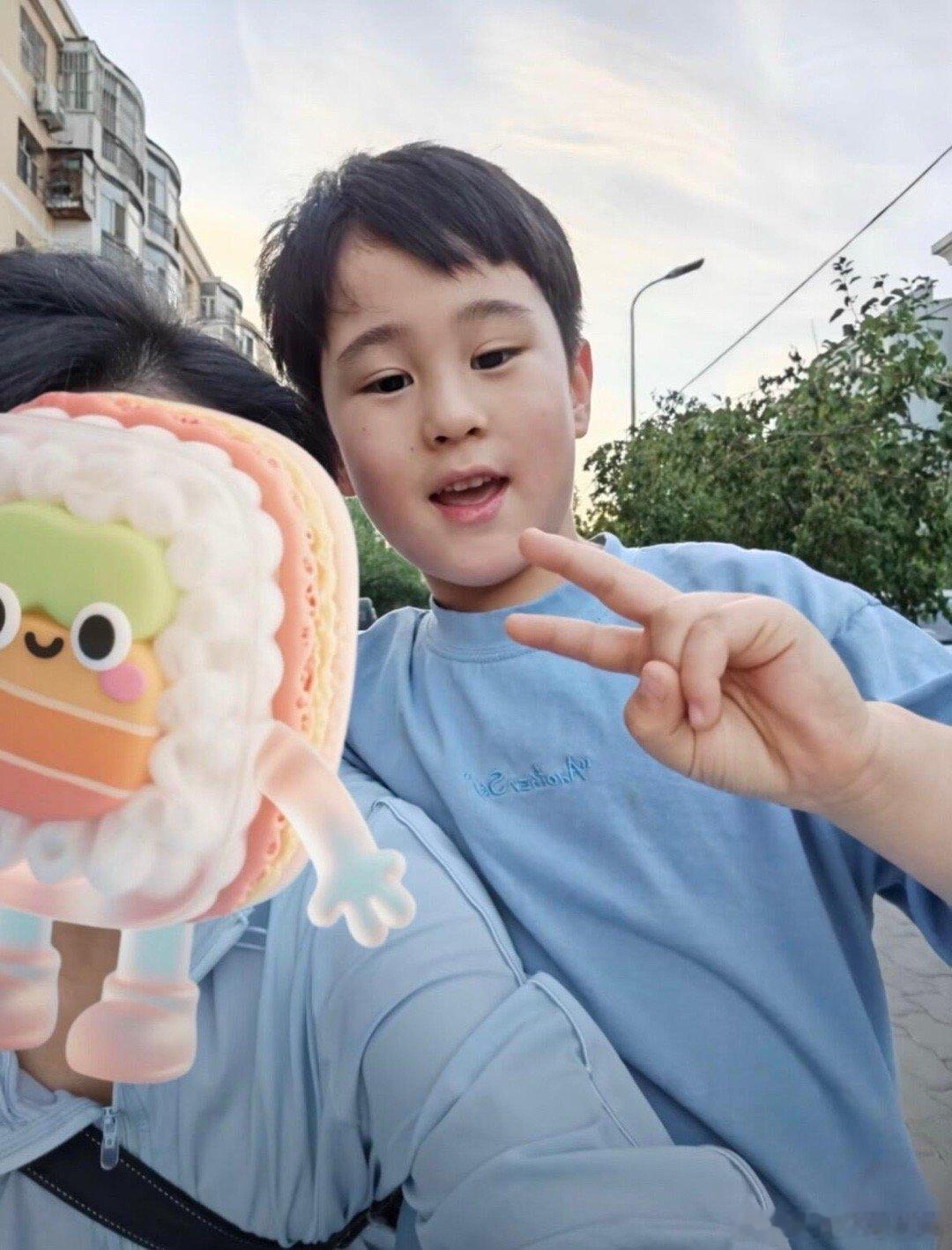 主动和ee合照的马立奥自己主动过去给ee说可以一起合照📷满分爱豆小松子！ ​​