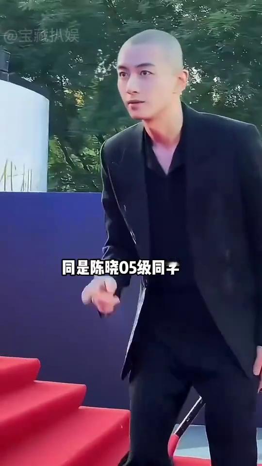 任谁也想不到，同是陈晓05级同学，如今发展却已万里。
·第一、张佳宁35岁，大器