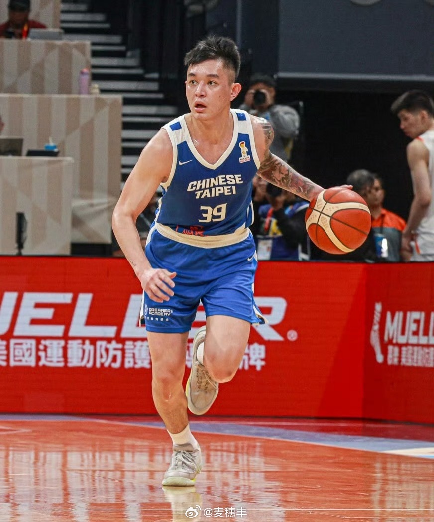 我发现挺多人对卢峻翔感兴趣，那就再多说几句。我没现场看过卢峻翔比赛之前，听说他有