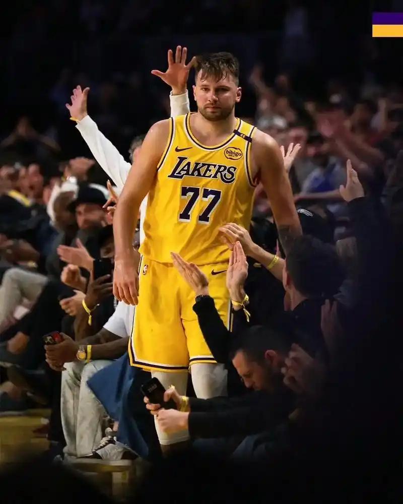 著名评论员克里斯谈到东契奇可能职业生涯都无法夺得一次总冠军。
   他说：“一年