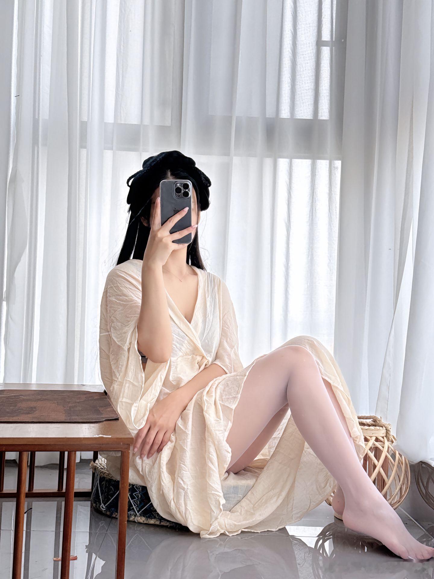 汉服配白丝～ 