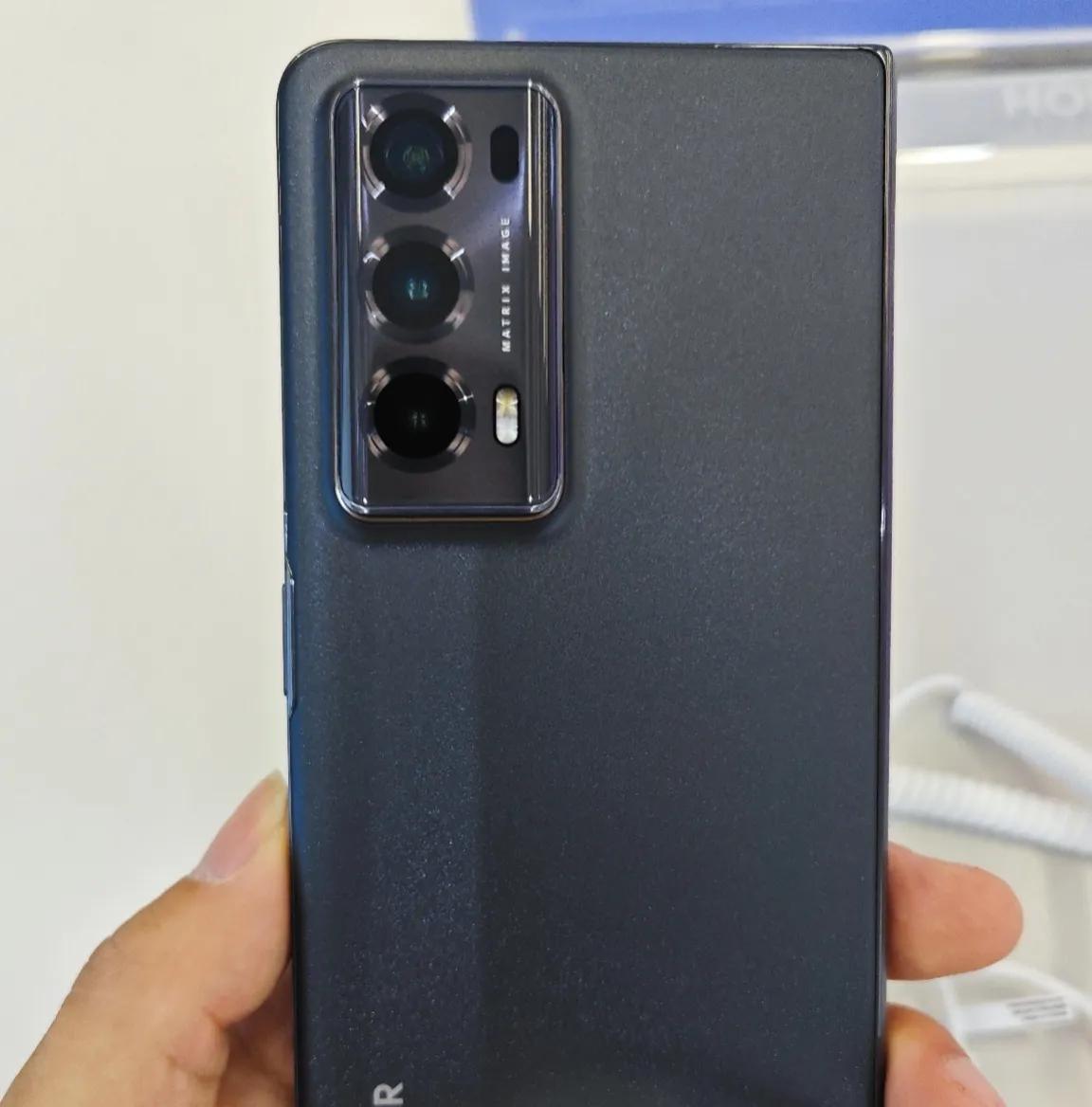 不是我说啊，华为matex5来了也不占便宜
荣耀Magicv2我是见一个推一个
