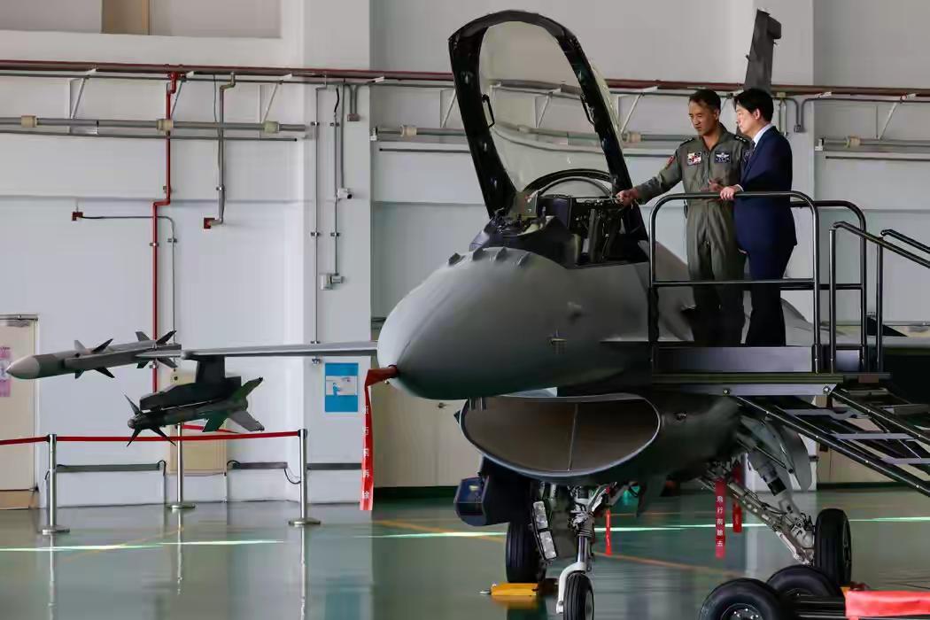 突发，美国这吃相是越来越难看了！1月22日，“美国在台协会”处长谷立言公然催台湾