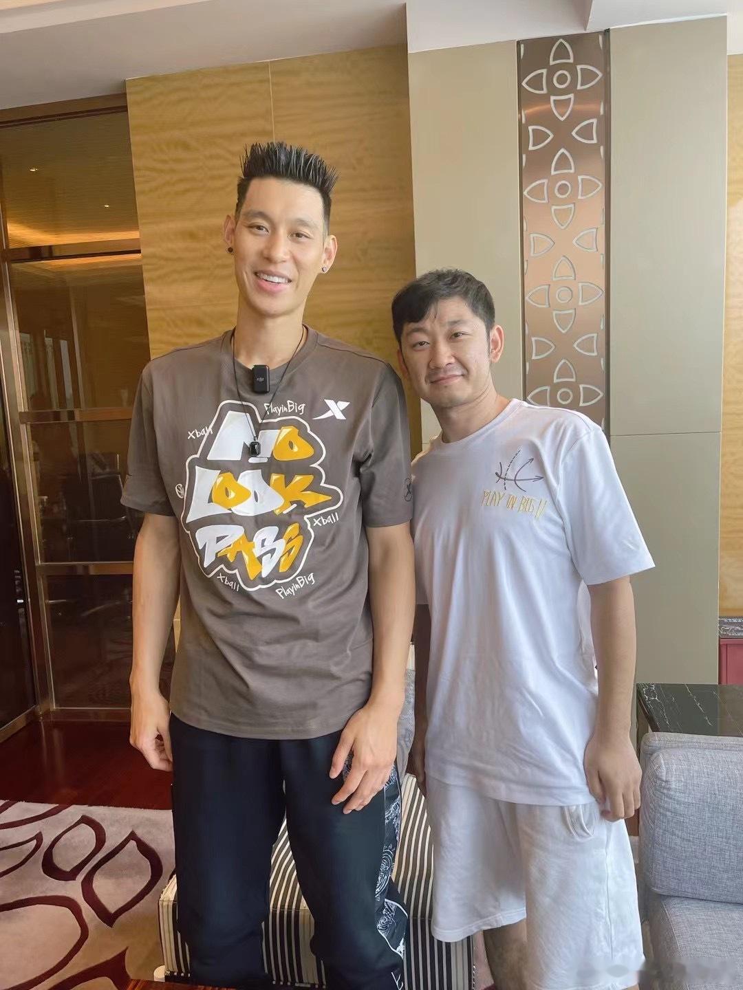 林书豪宣布退役！相信很多球迷至今都记得，纽约麦迪逊花园广场，一个即将被裁员的华裔