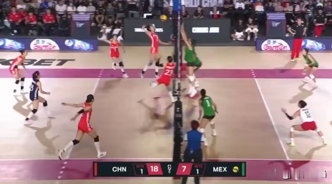 中国女排2球入选世锦赛40大暴扣 王媛媛吴梦洁扣球惊艳2025年女排世锦赛落幕，