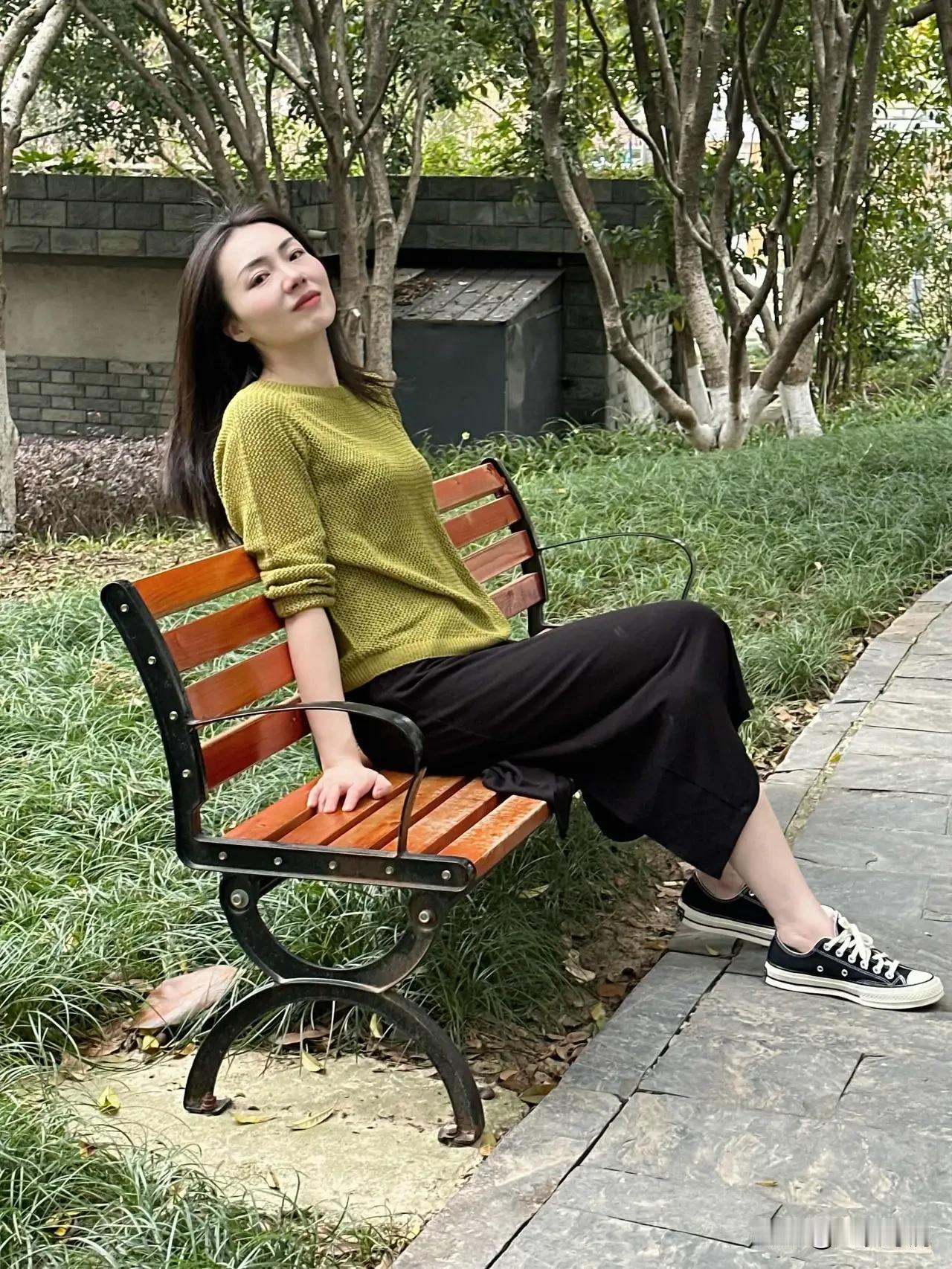 校园的一角拍一张学校里的照片