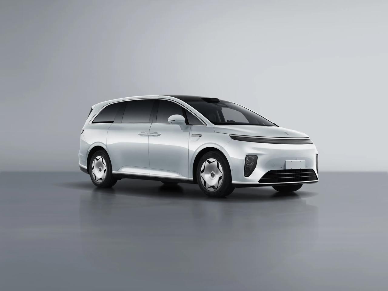 “鸿蒙智行最美MPV”享界V8亮相工信部新车

享界V8于7月10日登上工信部第