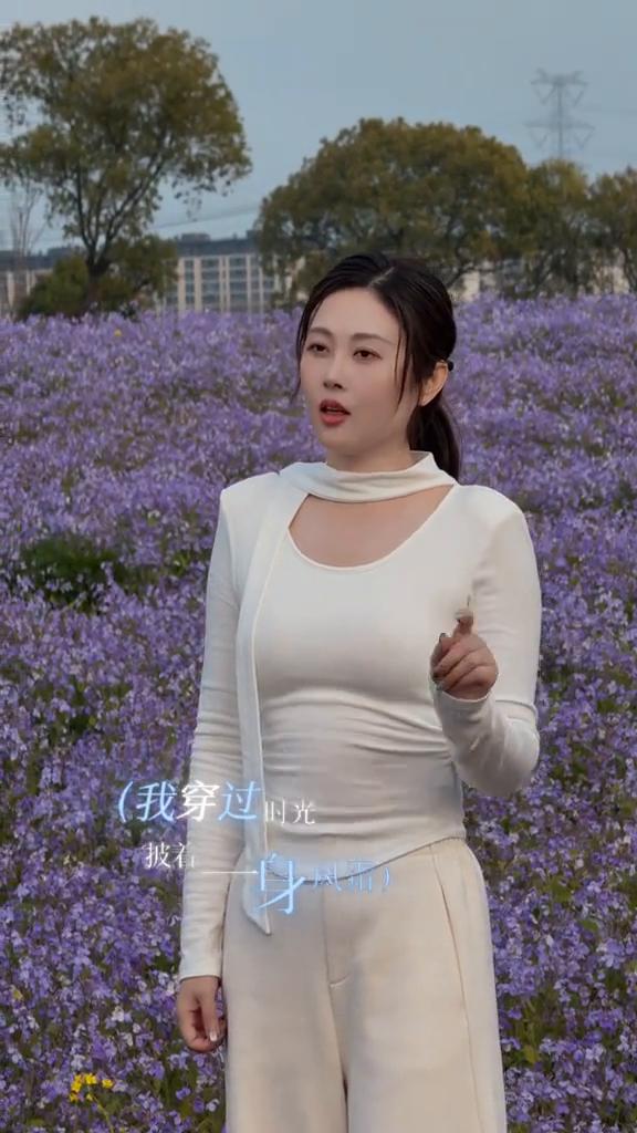 此生无憾。
我穿过时光，披着风霜，追我梦想。黑夜里，找不到，总会有曙光。