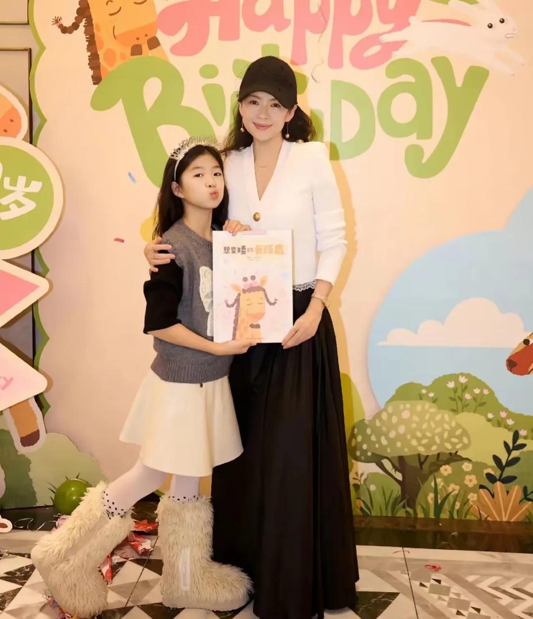 2025年12月28日，章子怡发文为女儿醒醒庆祝10岁生日，称“醒宝儿十岁了”，