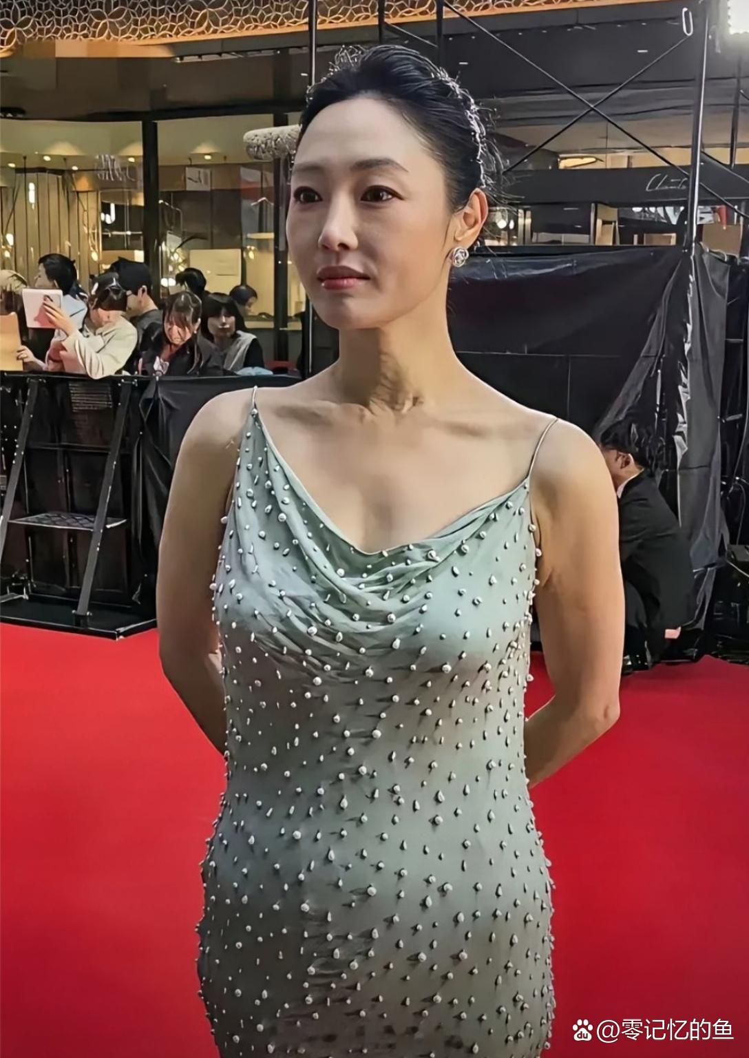 从来都不觉得白百何漂亮。 