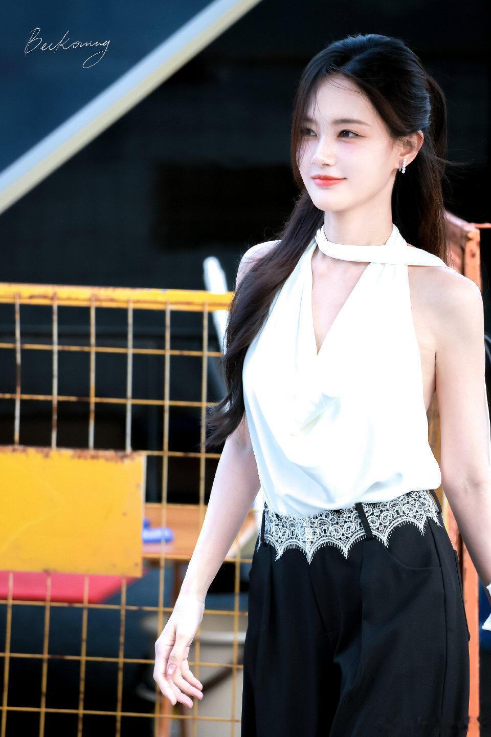 李一桐 听妈妈的话 谁懂啊！李一桐深夜下班撞见等自己的粉丝，直接开启操心模式：“