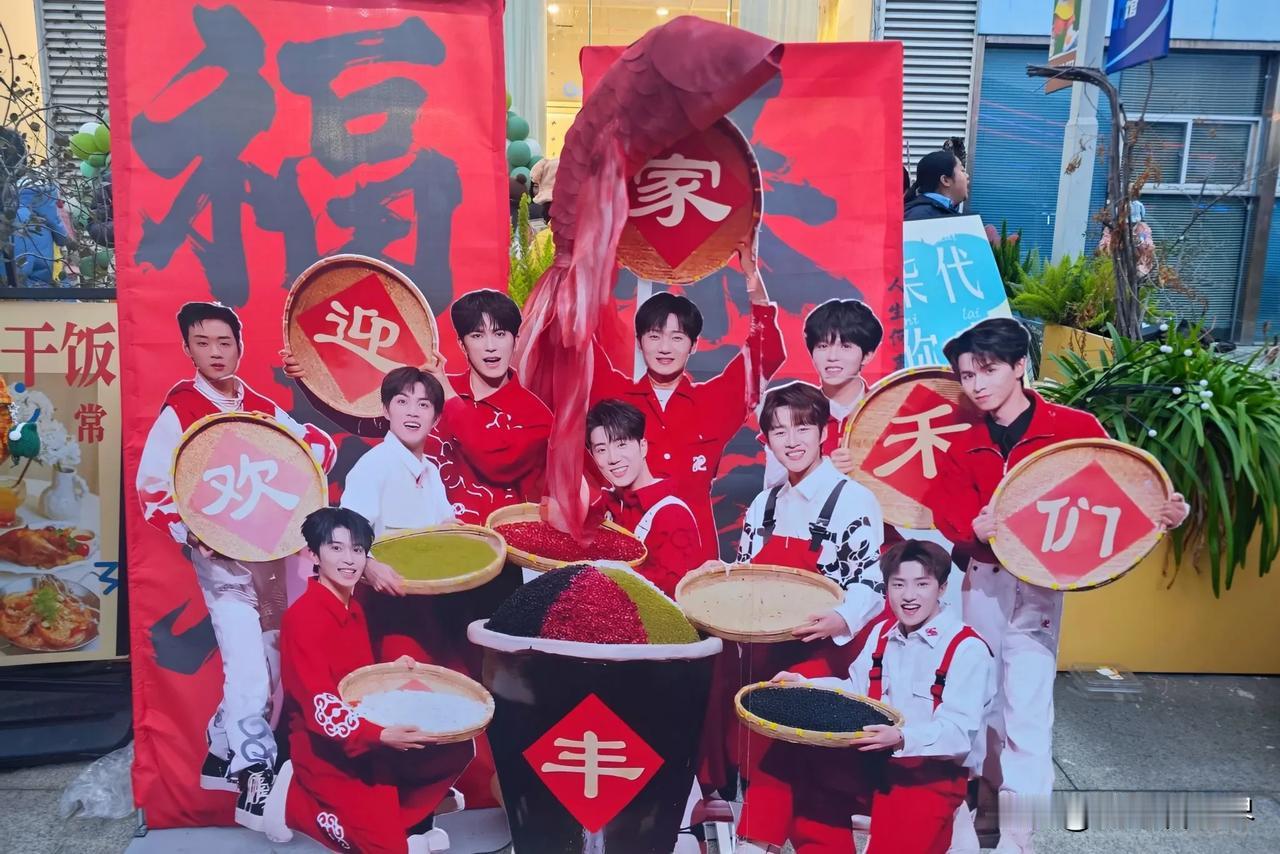 说实在的，我也不知道谁是十个勤天
就是女儿很粉，就买了演唱会门票
其他不懂，就懂