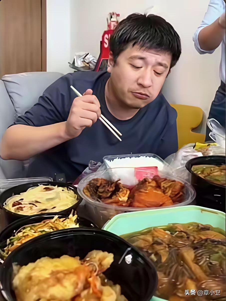 我们来这个世界首要目的，一定是爱自己，有能力后再爱他人！所以只有把自己锻造的足够