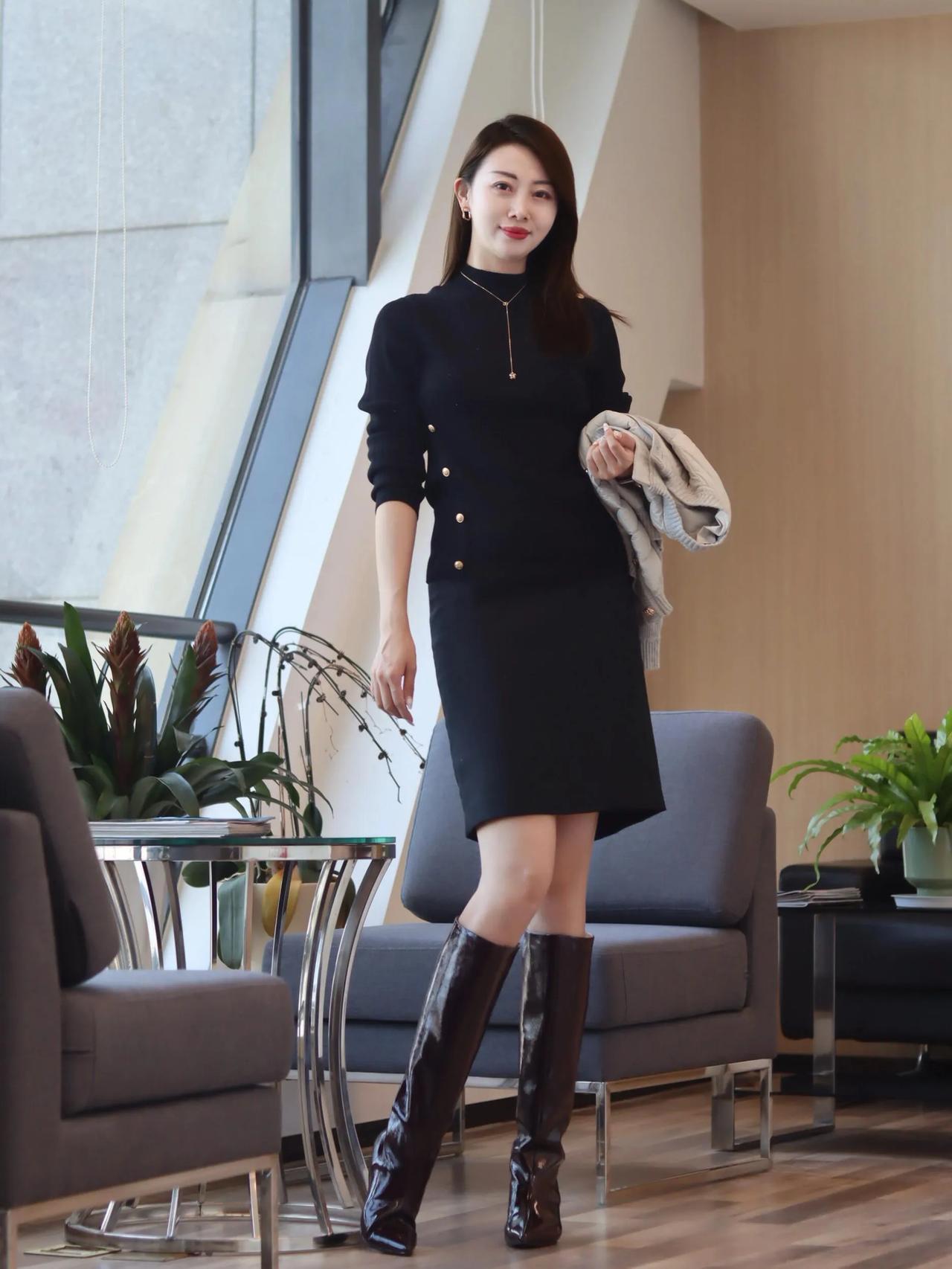 黑色长裙#搭配黑靴#气质优雅#优雅女性#时尚穿搭