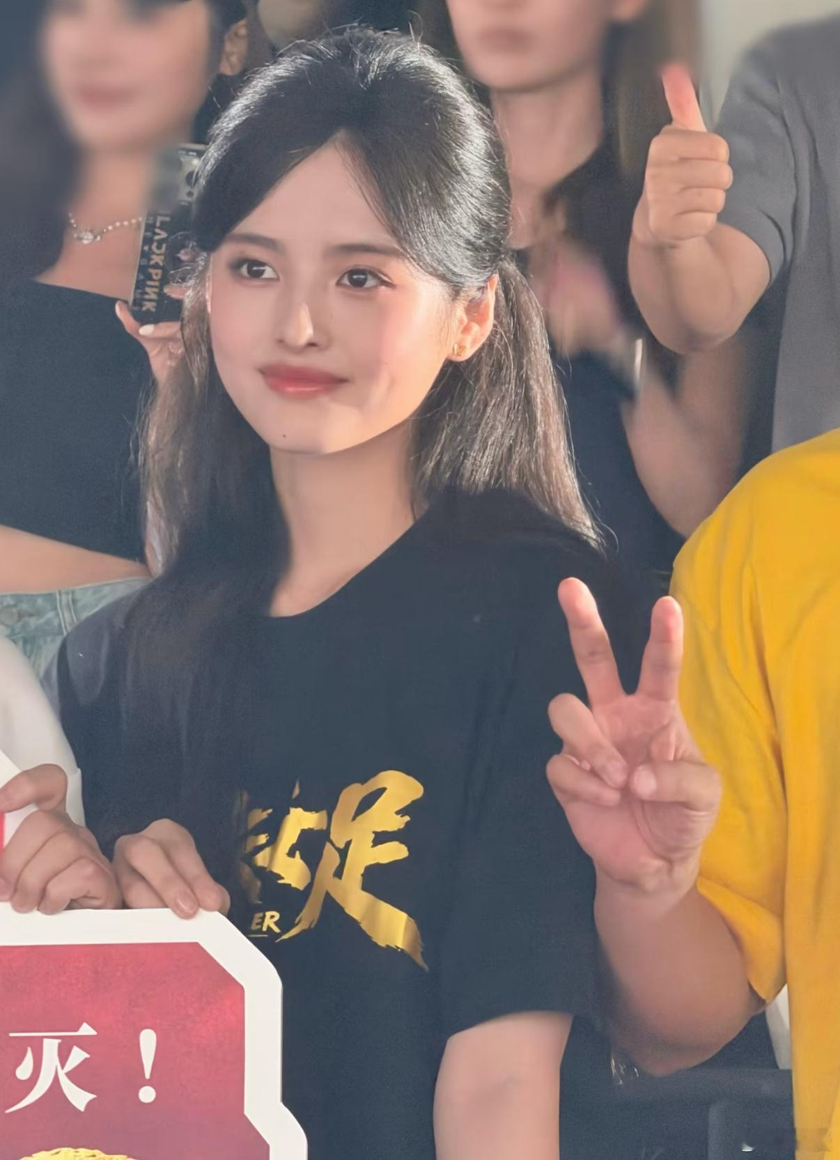 越素越美丽具像化了🥺🥺星女郎雪野首次盛典活动状态第一次走盛典红毯的雪野