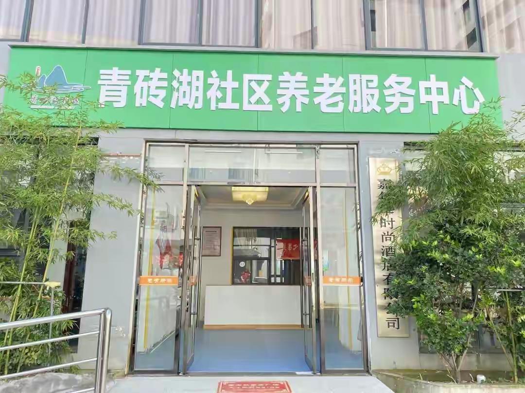 国内3.23亿老年群体，眼下被各大城市争相招揽，银发经济迎来快速兴起，城市之间竞