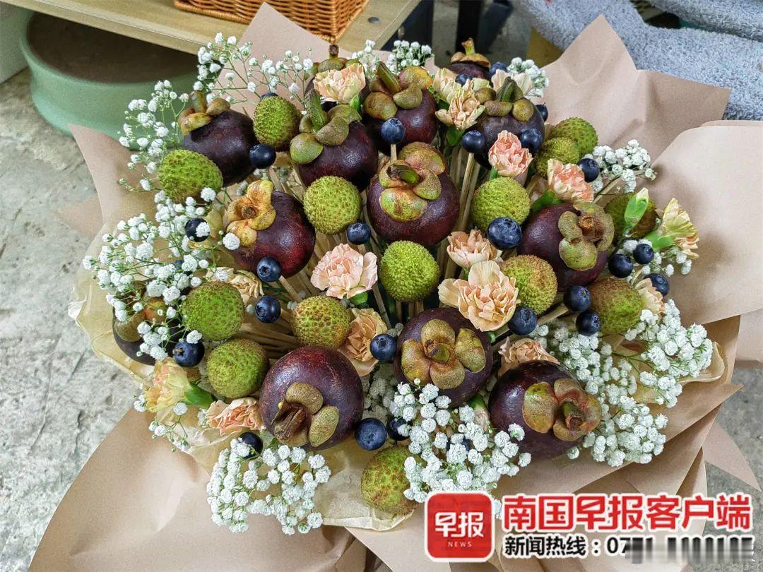 【钢丝球、牛奶…万物皆可做花束？】520礼物翻车现场“‘荔’尽一生，‘枝’爱你一