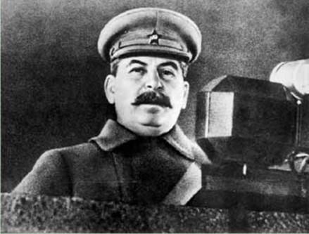 1941年，日德两国企图合围苏联，生死存亡之际，斯大林连发6次急电给毛主席，请求