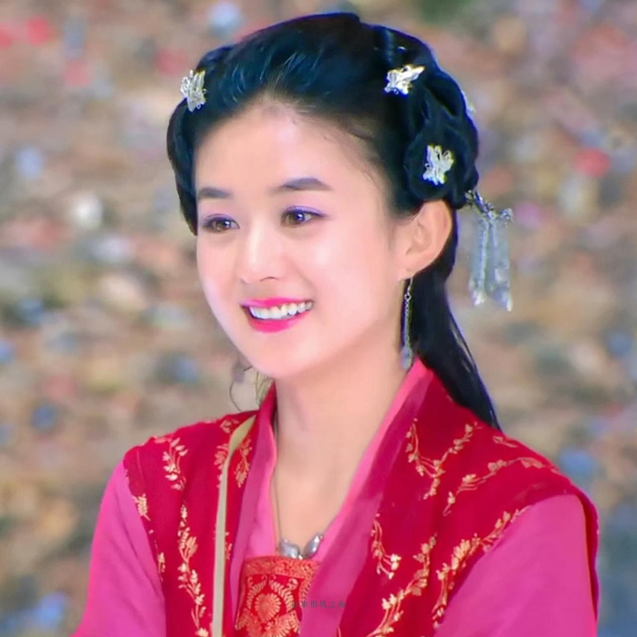 赵丽颖《追鱼传奇》红绫：童年白月光甜妹，灵气拉满！
 
谁的童年，没有被赵丽颖演