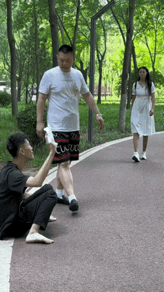 姑娘人美心善，好人一生平安。