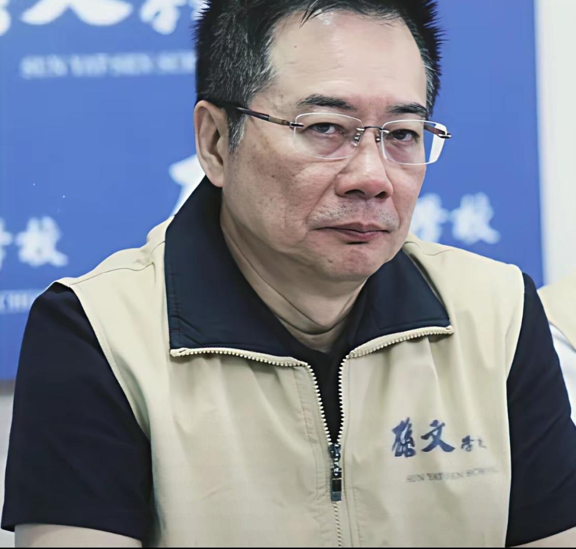 蔡正元为何入狱？2028年国民党执政能出狱吗？
 
台湾国民党名嘴蔡正元，因轰动