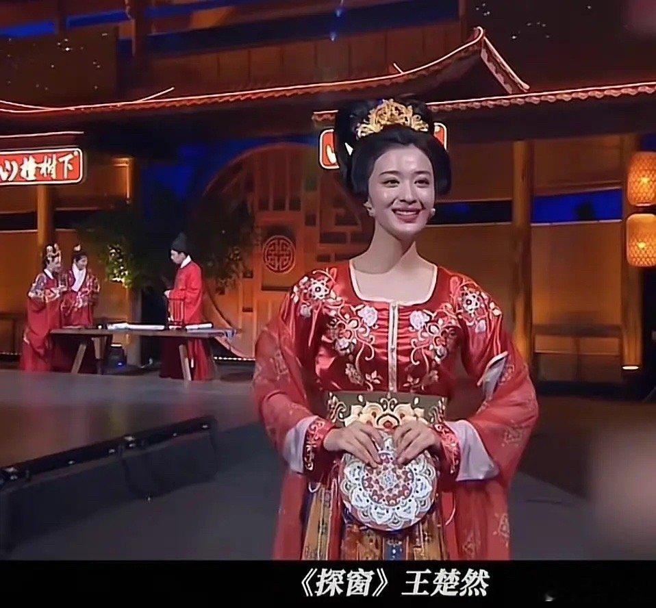 王楚然笑起来的法令纹也蛮严重的[允悲] ​​​