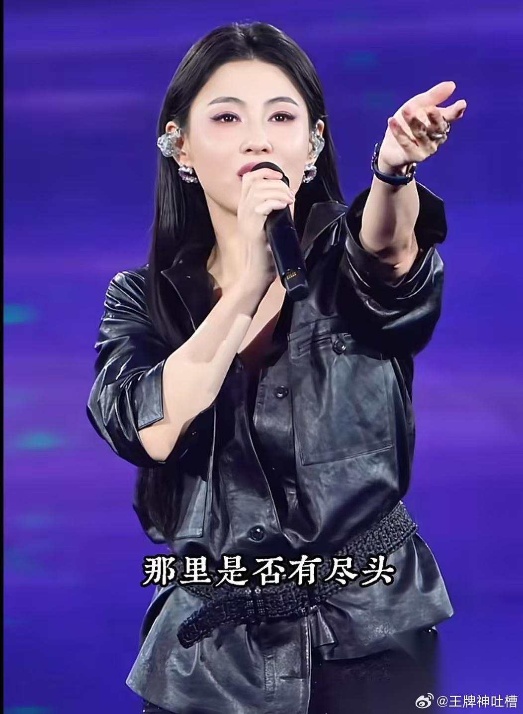 我严重怀疑张柏芝开这场演唱会 不是为了圈钱 也不是为了情怀 纯粹就是为了炫耀自己