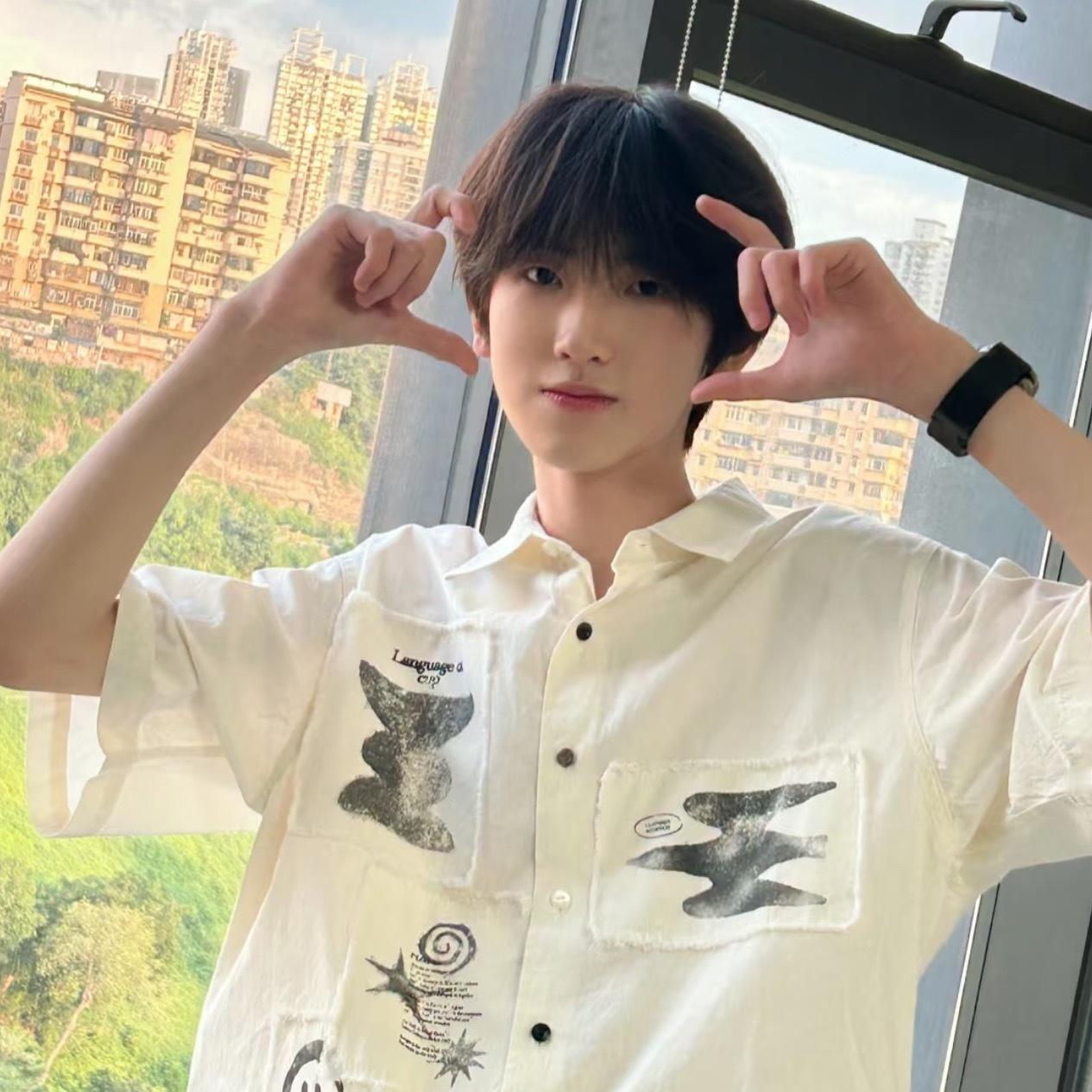 许愿有一条很长的围巾将我珍视的东西都围在一起                  