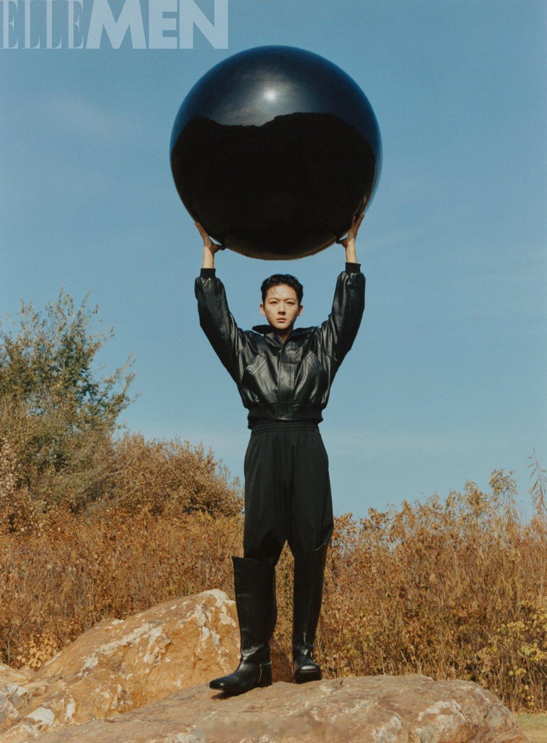 张晚意杂志大片，放过这个老实人吧不时尚的人怎么凹造型都土