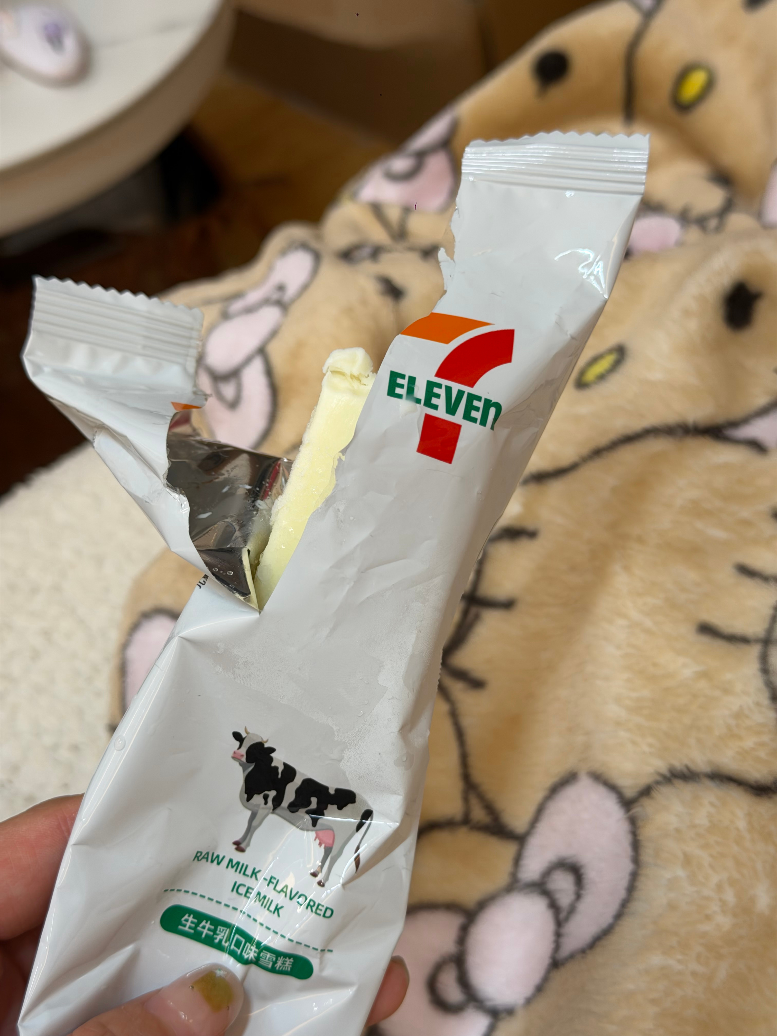 711这个雪糕很好吃 巧克力不太喜欢 牛乳喜欢喜欢 