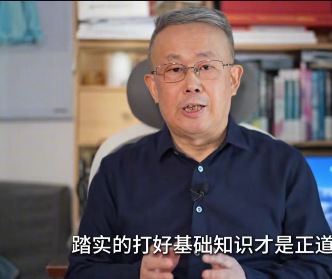 项立刚谈印度造芯片。2月11日，有网友给项立刚先生留言，问他老美与印度联手做芯片