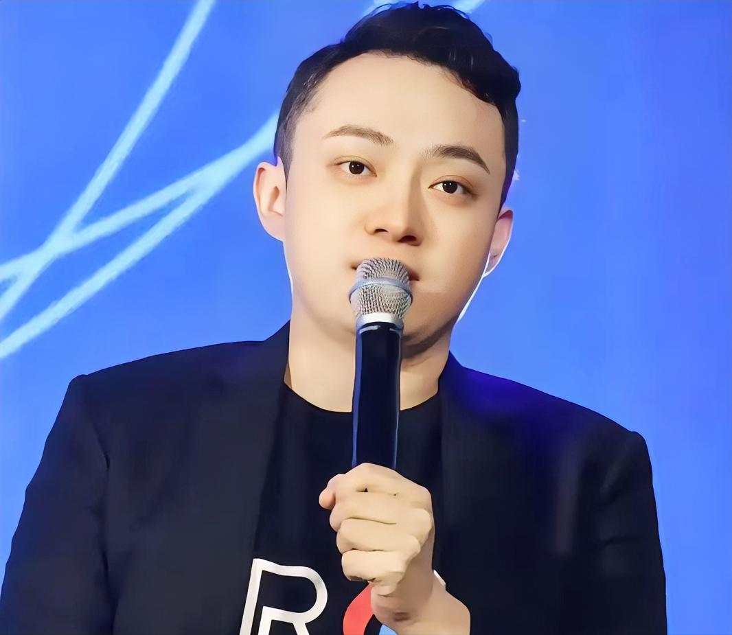 做人留一线日后好相见
孙宇晨不地道，得不到就毁掉，他让她DY，也是一个愿打一个愿