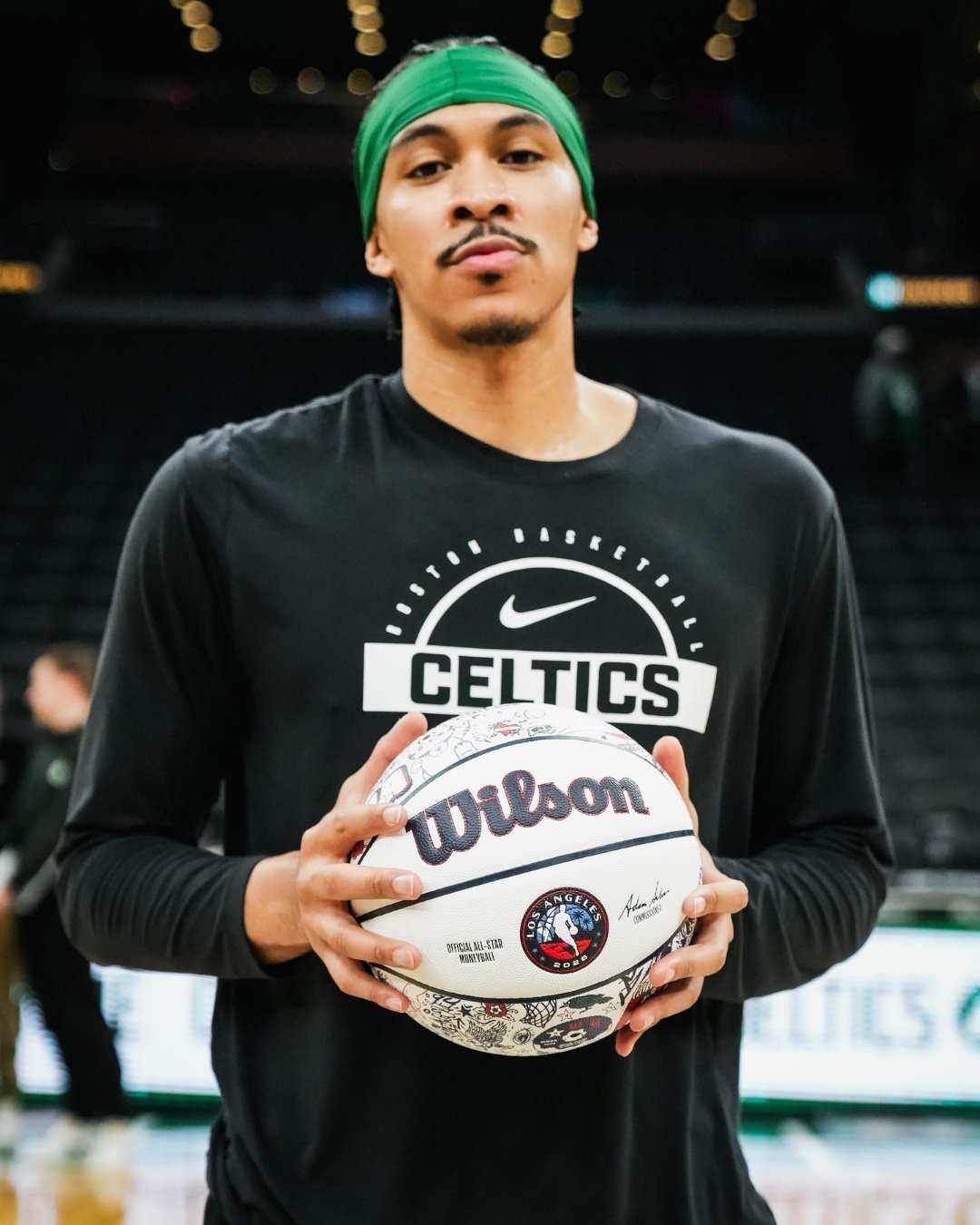 几天后的全明星周末，小罗恩-哈珀将和父亲、弟弟一起参加投篮之星挑战赛！今天赛前，