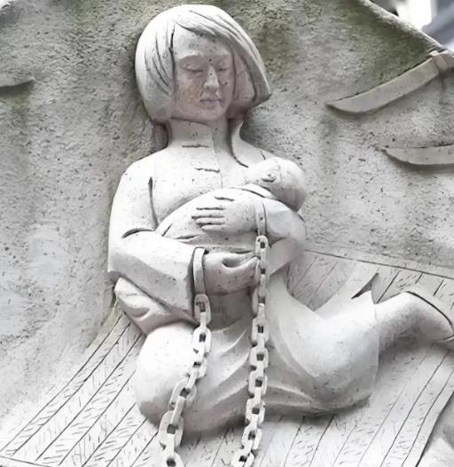 1928年，王月贞被拖上处刑台，当执行前，她突然激动道：“先等会，能不能让我提一