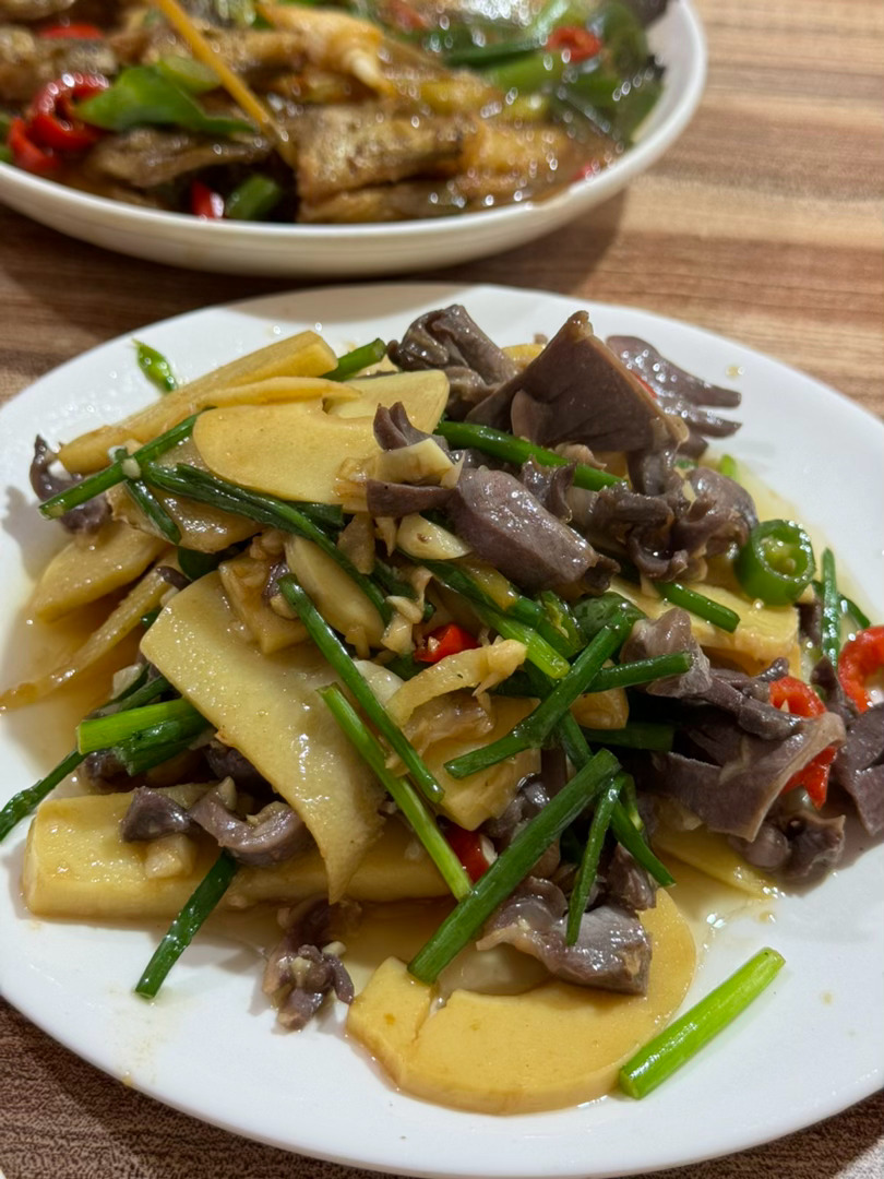 老字号做的就是好吃，酱油水和滚汤的海鲜滋味非常棒 厦门