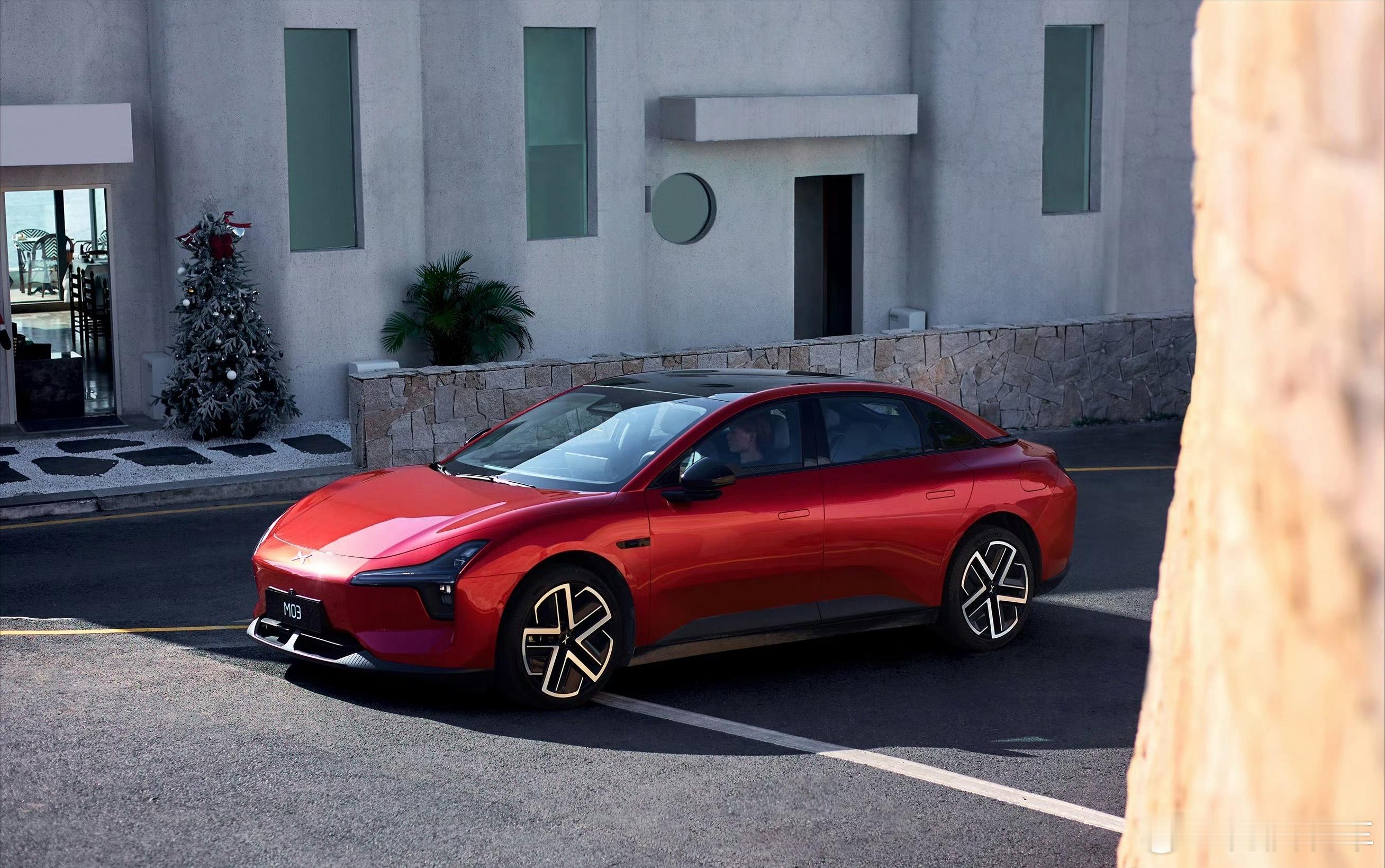 小鹏mona官改色：车厘子红。这颜色确实够喜庆，mona有不少用户都是女性群体，