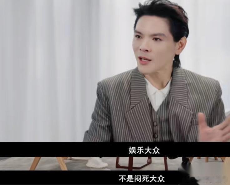向佐成熟了呢，还是有一些父母的基因在的！ 向佐一直被外界调侃，认为他是付不起的阿
