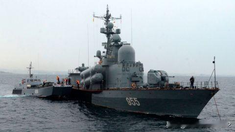乌克兰海军击沉俄黑海舰队一艘试图实施登陆作战的快艇

乌克兰海军击沉了俄罗斯黑海